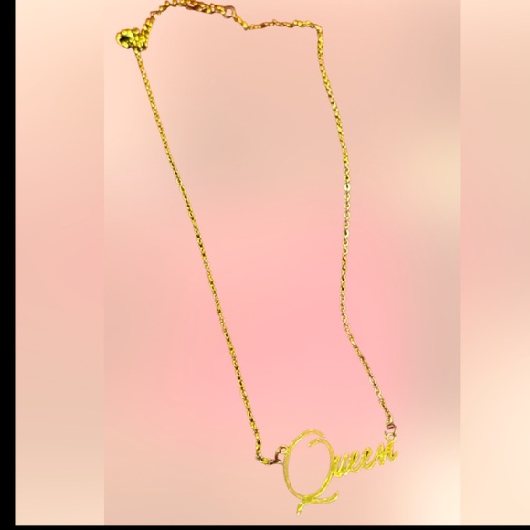 18k Gold plated Queen pendant necklace - Picture 10 of 10